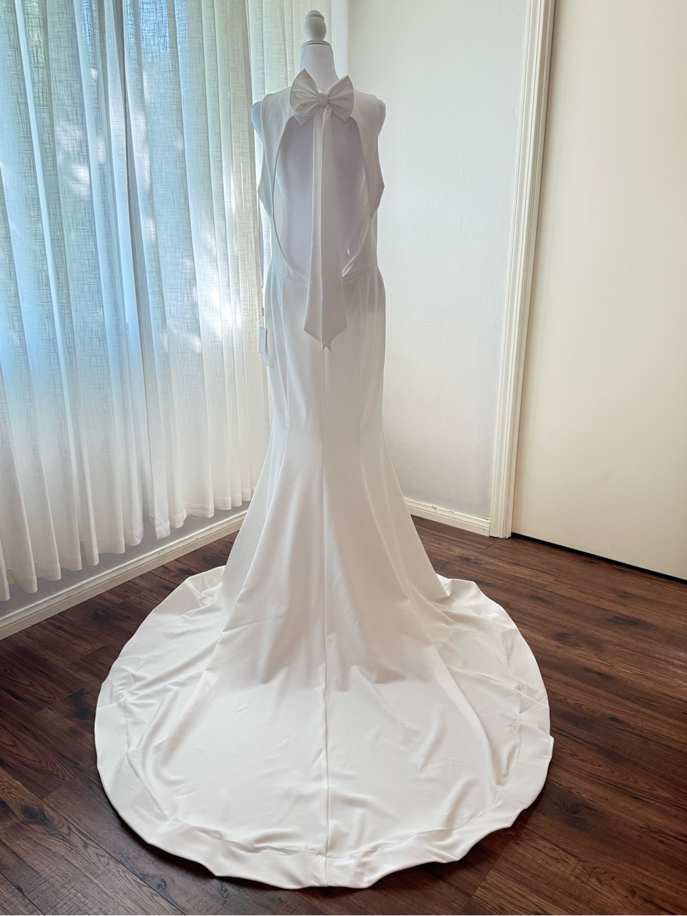 Nox Anabel Halter V Neck Mermaid Wedding Gown (Style JW985) – Size 12 Sample